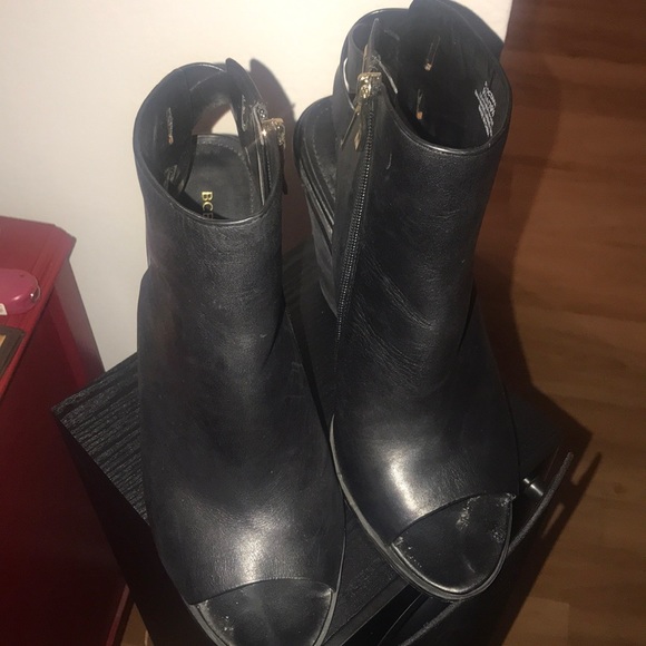 Black BCBG chunky heel peep toe booties - Picture 4 of 7